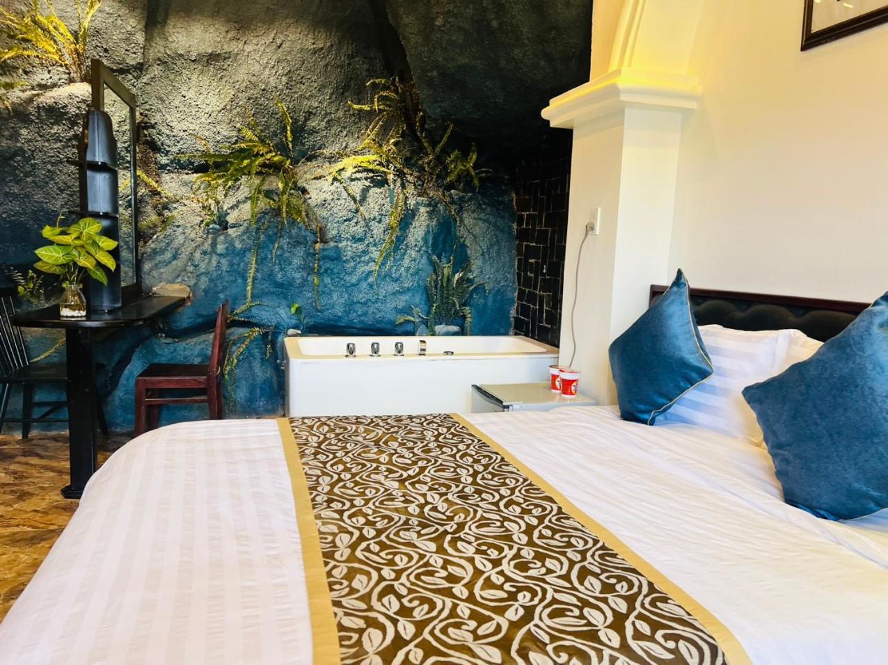 Thac Lien Khuong Hotel 2*